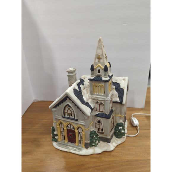 Village Square Porcelain Lighted Church 1995 Christmas Mervyns - Picture 1 of 15